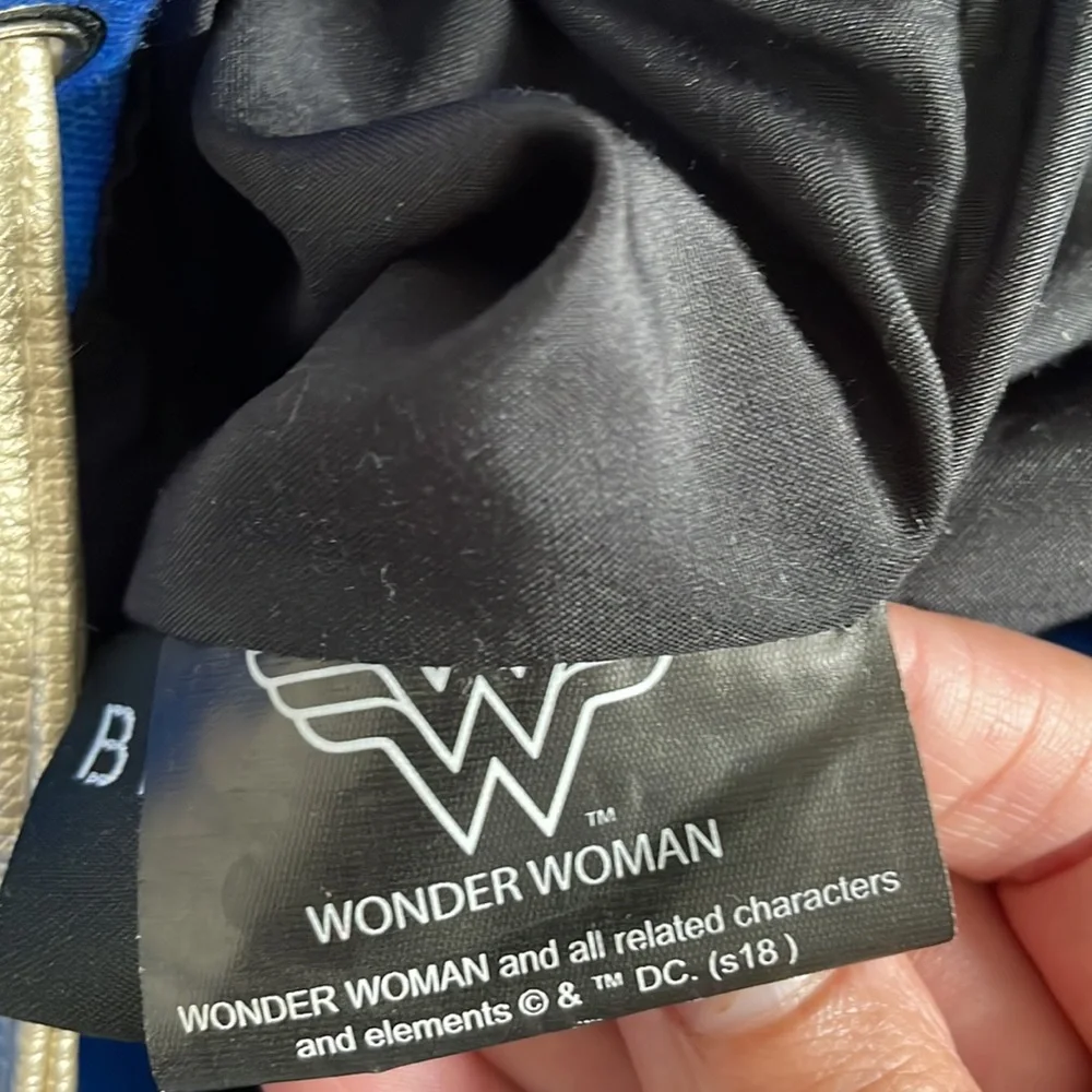 Wonder Woman Backpack - Picture 3 of 6